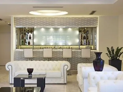 Athens Avenue Hotel 4*